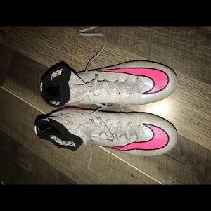 nike women’s soccer shoes